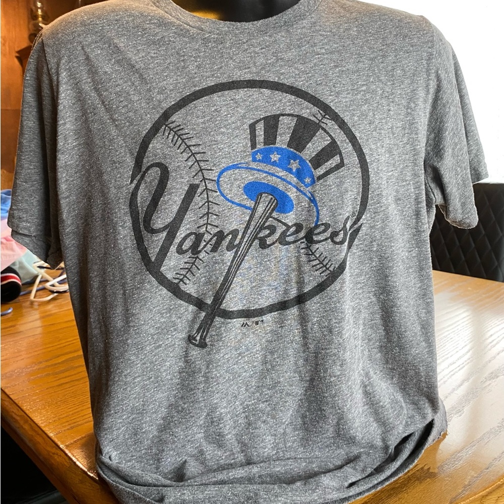 New York Yankees gray vintage shirt. Awesome condition